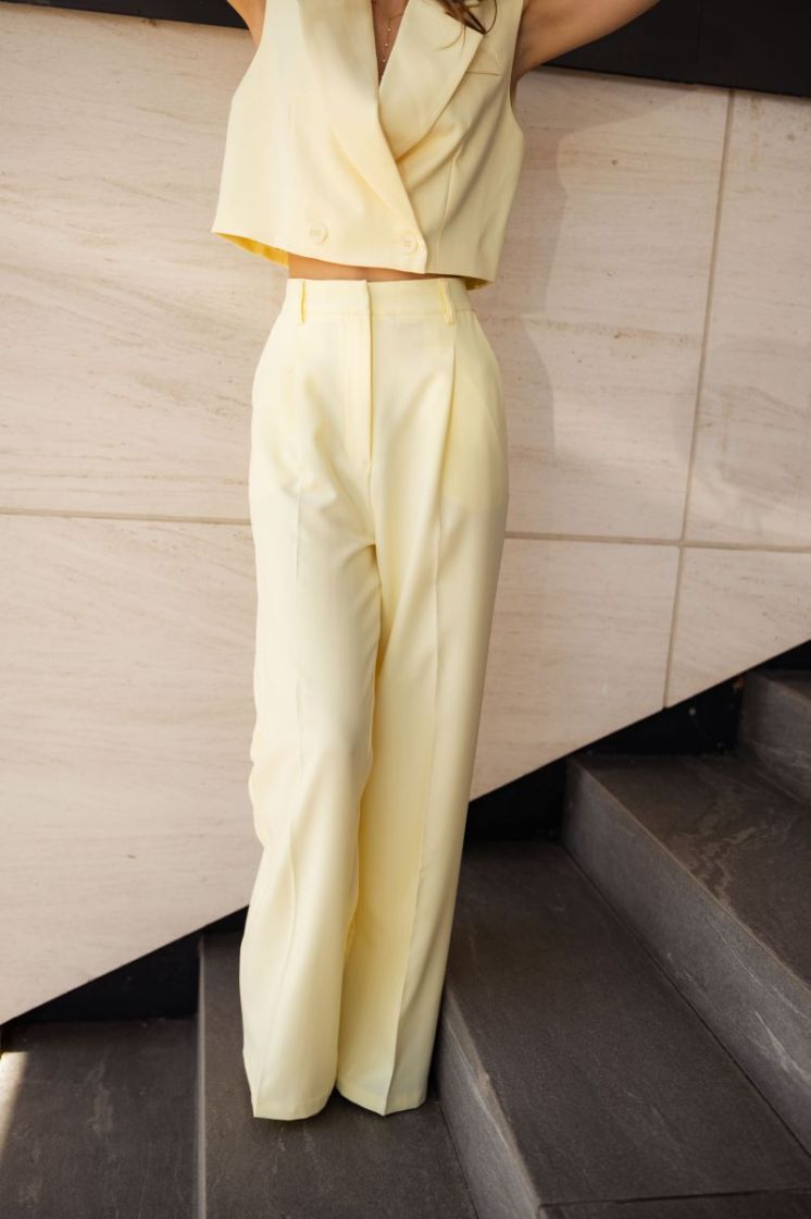  LIGHT YELLOW