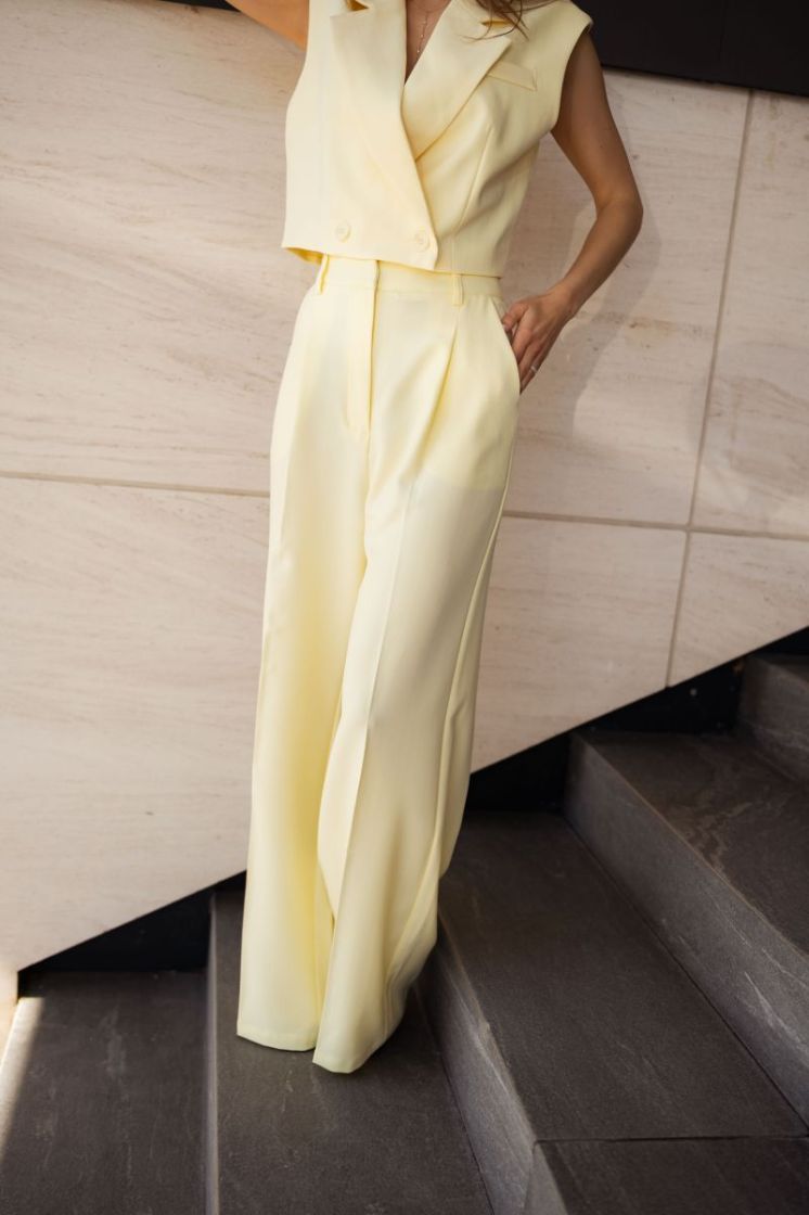  LIGHT YELLOW