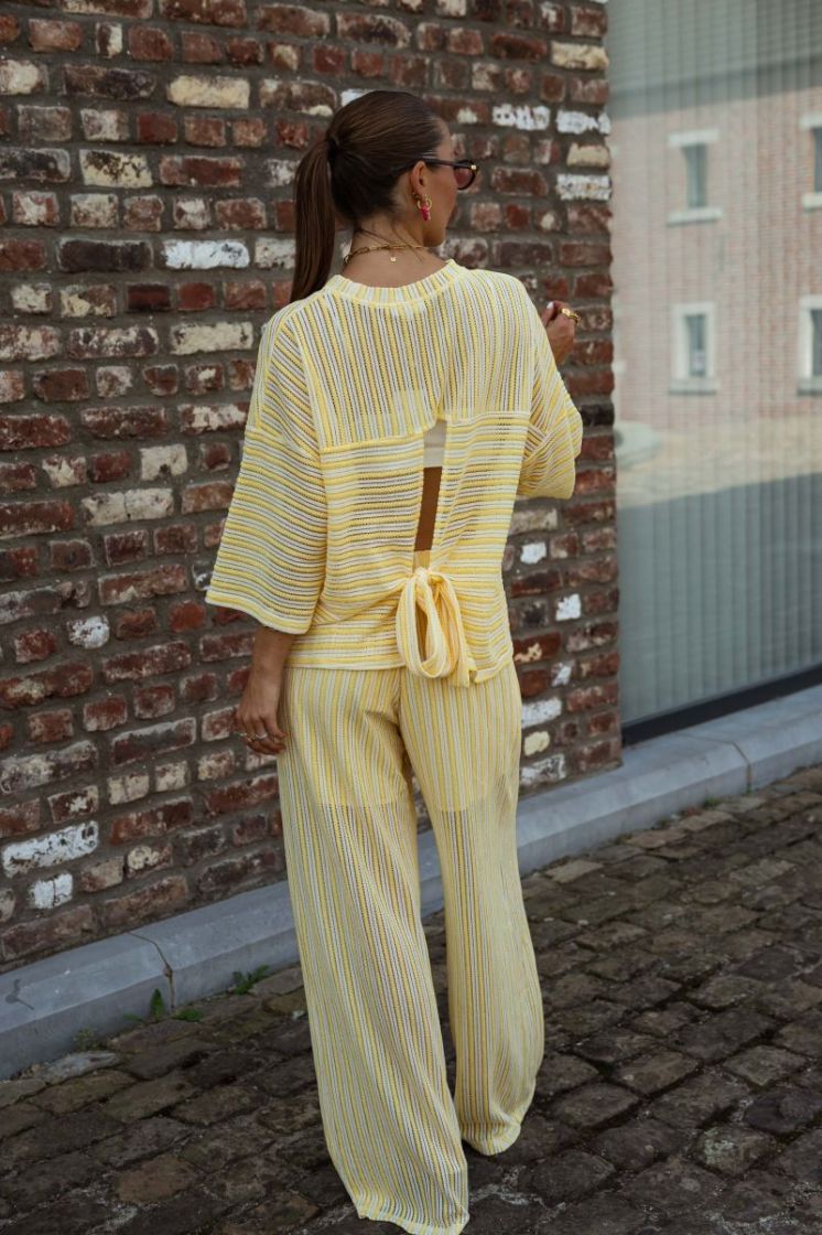 JAUNE