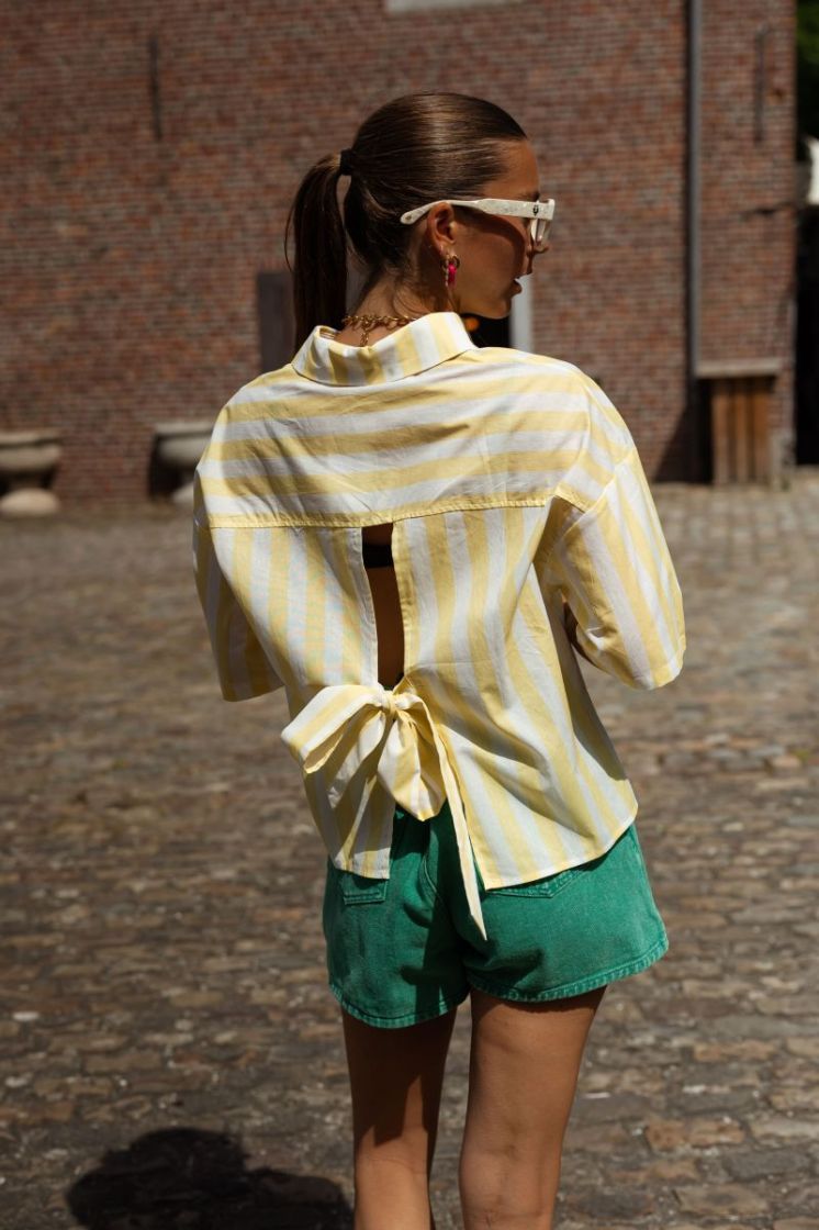 JAUNE