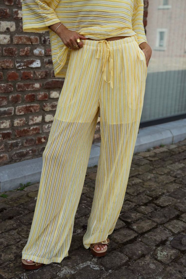 JAUNE